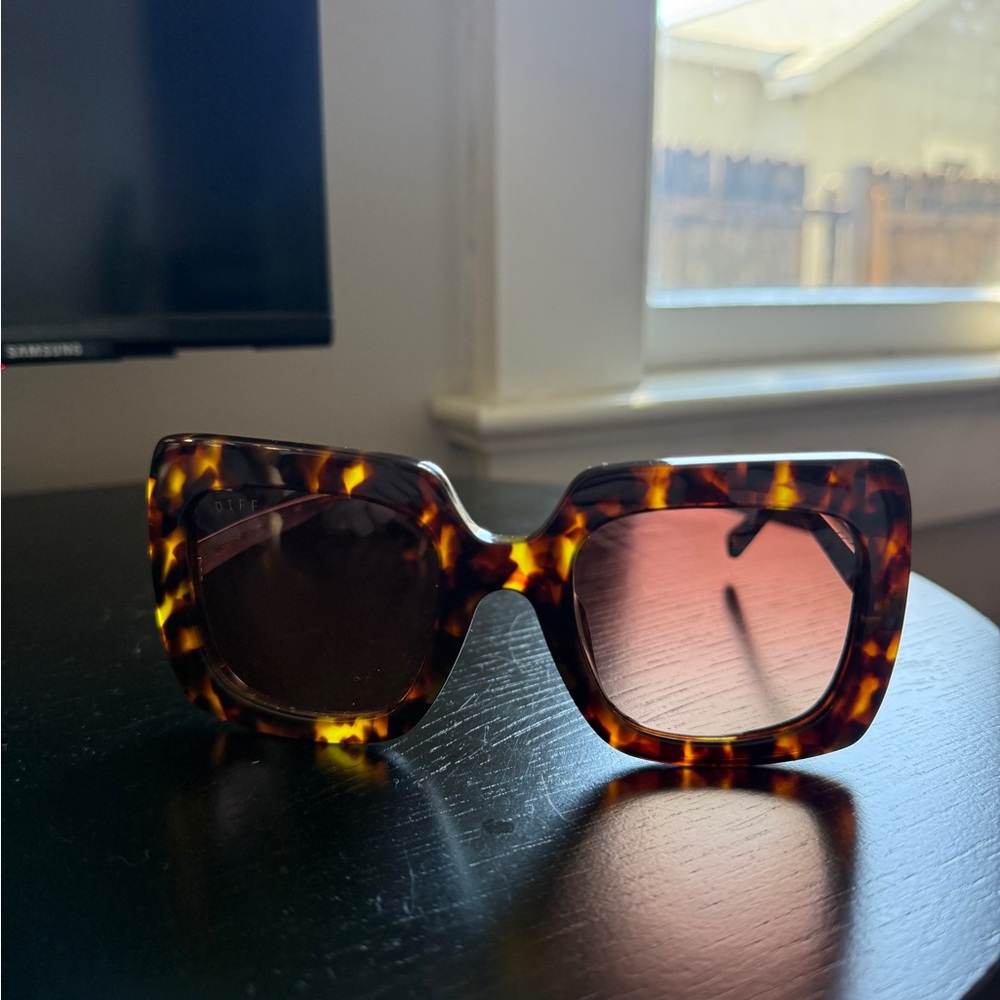 Diff Eyewear Sasha Tortoise Shell Sunglasses - image 1
